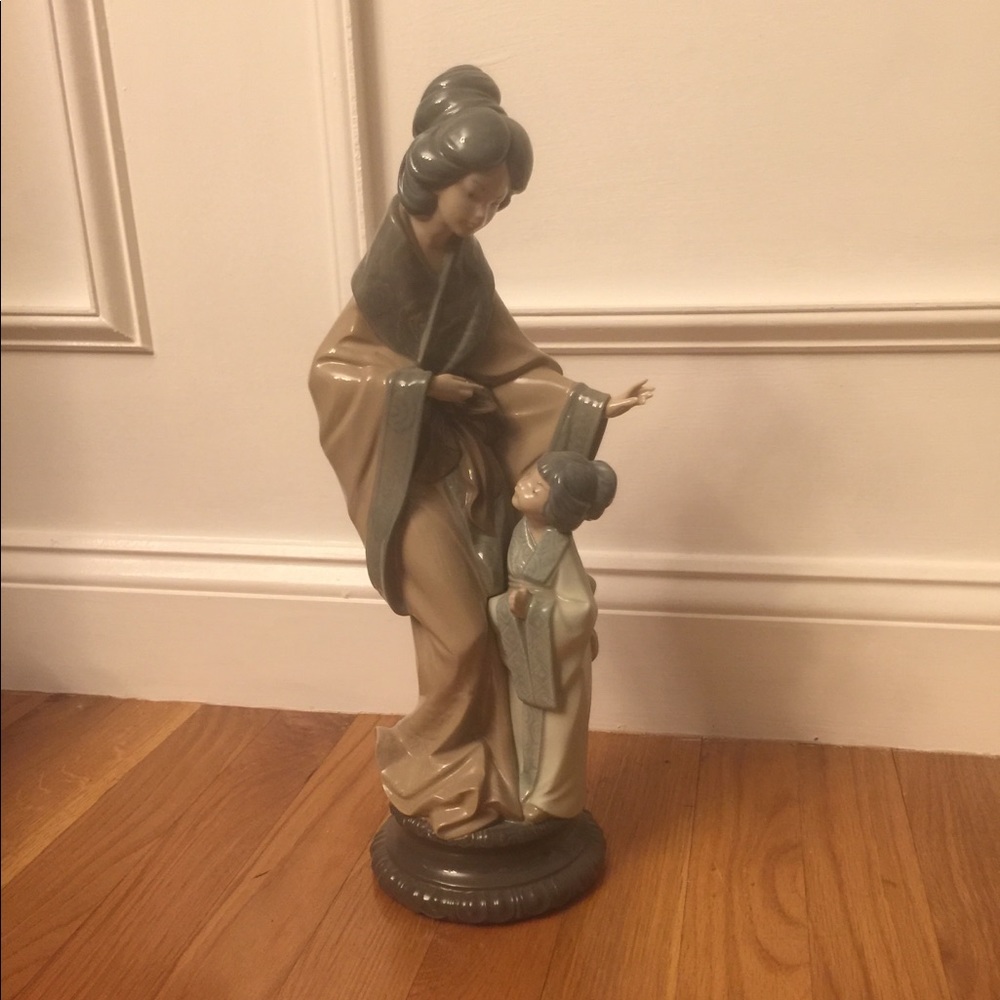 NAO by Lladro - Japanese geisha woman with child